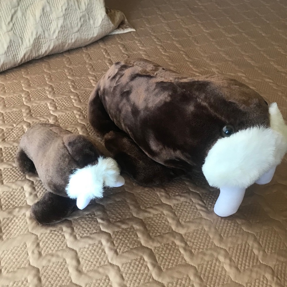 Vintage 1988 Sea World Walrus Pair